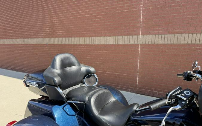 2014 Harley-Davidson® Tri Glide® Ultra Big Blue Pearl/Vivid Black