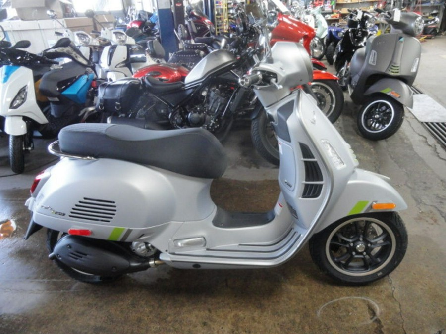 2024 Vespa GTS Super 300 Tech