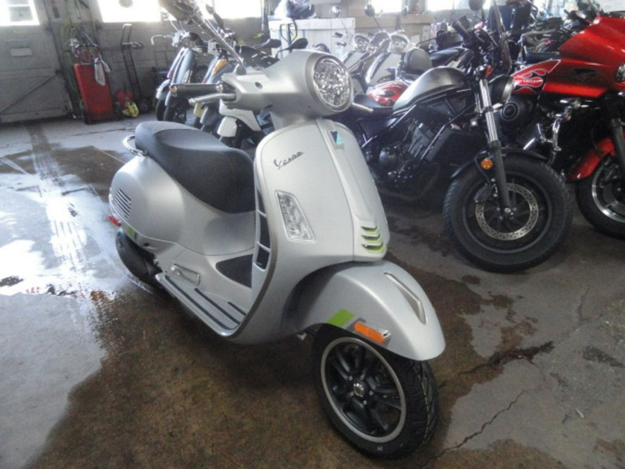 2023 Vespa GTS Super 300 Tech