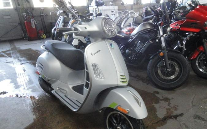 2023 Vespa GTS Super 300 Tech