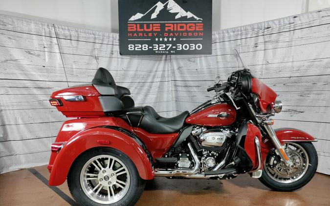 2024 Harley-Davidson Tri Glide Ultra Red Rock / Vivid Black