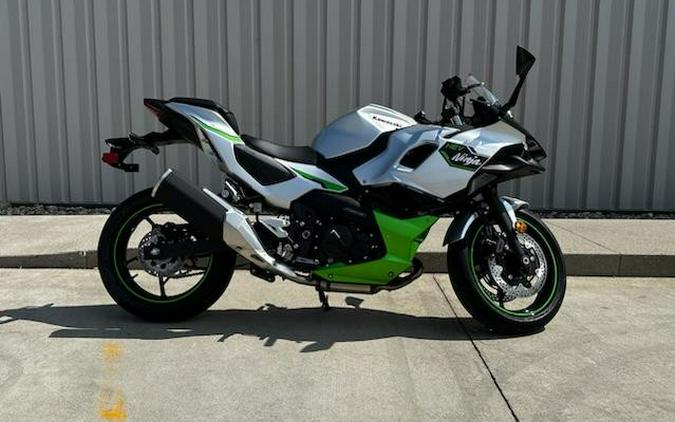 2024 Kawasaki Ninja® 7 Hybrid ABS