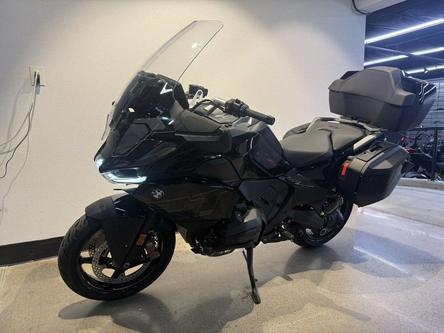 2026 BMW R 1300 RT Triple Black