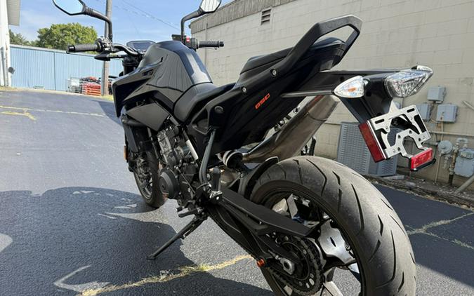 2021 KTM Duke 890 R