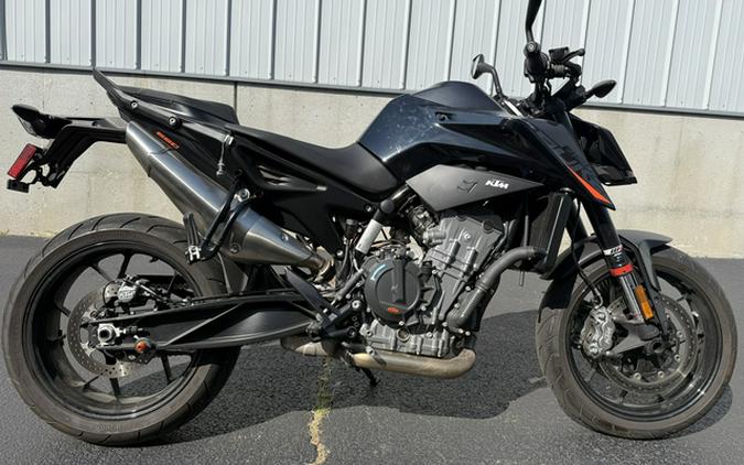 2021 KTM Duke 890 R