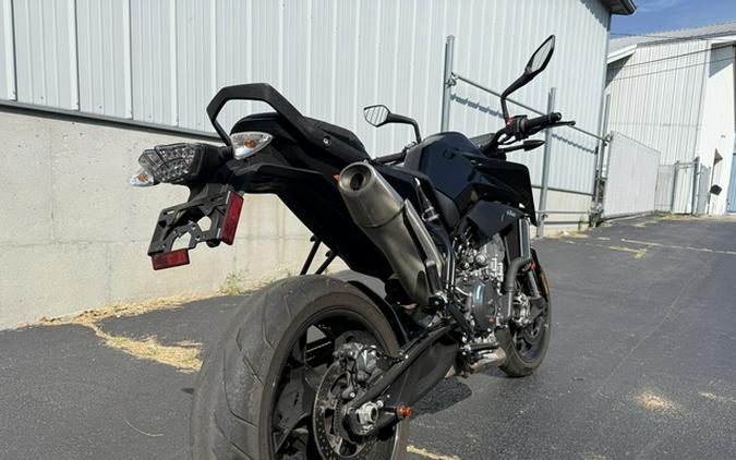2021 KTM Duke 890 R