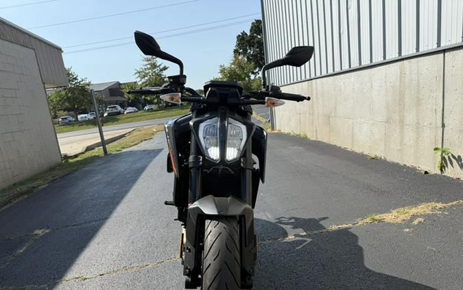 2021 KTM Duke 890 R