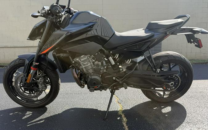 2021 KTM Duke 890 R