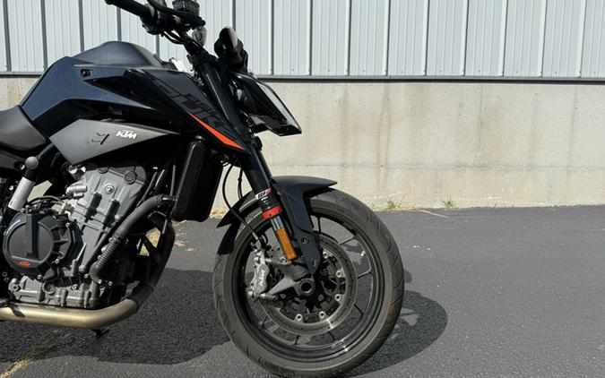 2021 KTM Duke 890 R