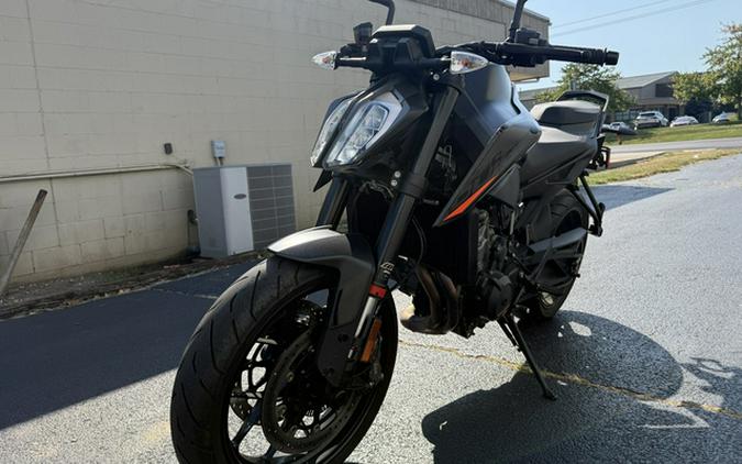 2021 KTM Duke 890 R