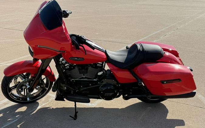2026 Harley-Davidson® Street Glide® Blood Orange - Black