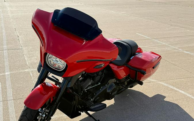 2026 Harley-Davidson® Street Glide® Blood Orange - Black