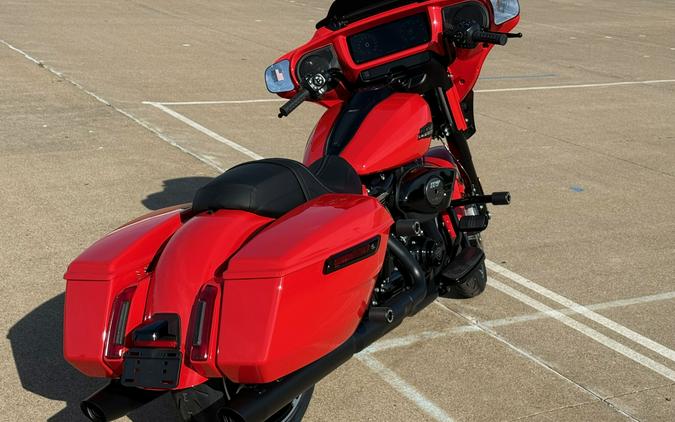 2026 Harley-Davidson® Street Glide® Blood Orange - Black