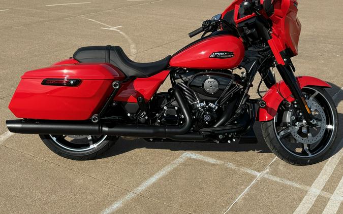 2026 Harley-Davidson® Street Glide® Blood Orange - Black