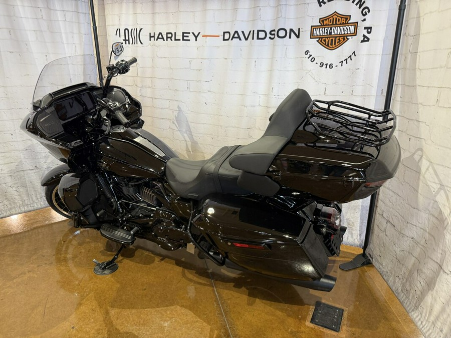 2026 Harley-Davidson® Road Glide Limited FLTRXL 0034631418 Vivid Black