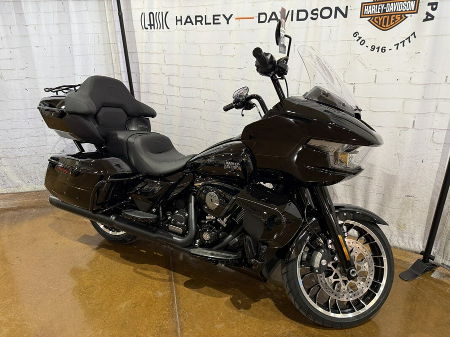2026 Harley-Davidson® Road Glide Limited FLTRXL 0034631418 Vivid Black