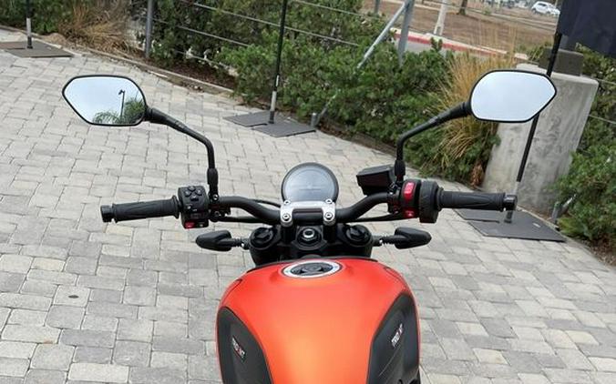 2023 Triumph Trident 660 Matte Baja Orange / Matte Storm Grey