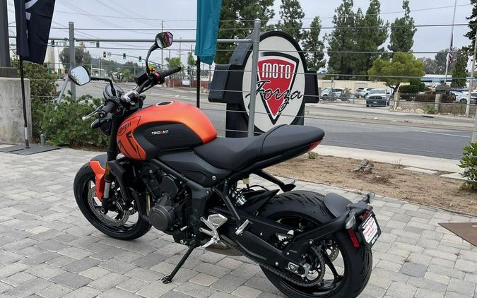 2023 Triumph Trident 660 Matte Baja Orange / Matte Storm Grey