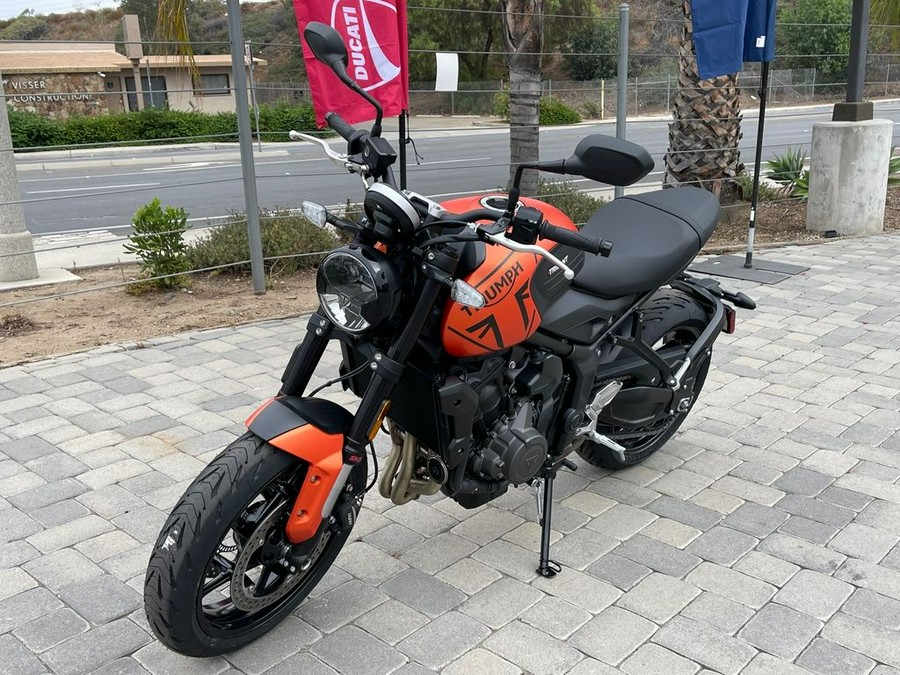 2023 Triumph Trident 660 Matte Baja Orange / Matte Storm Grey