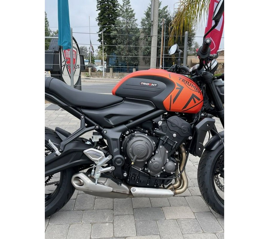 2023 Triumph Trident 660 Matte Baja Orange / Matte Storm Grey