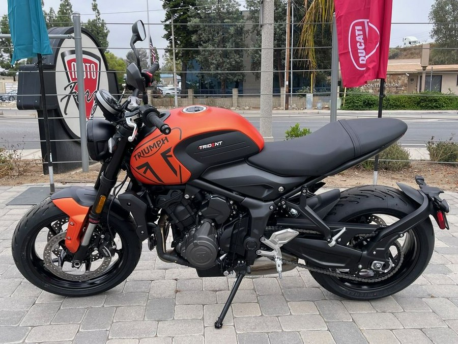 2023 Triumph Trident 660 Matte Baja Orange / Matte Storm Grey