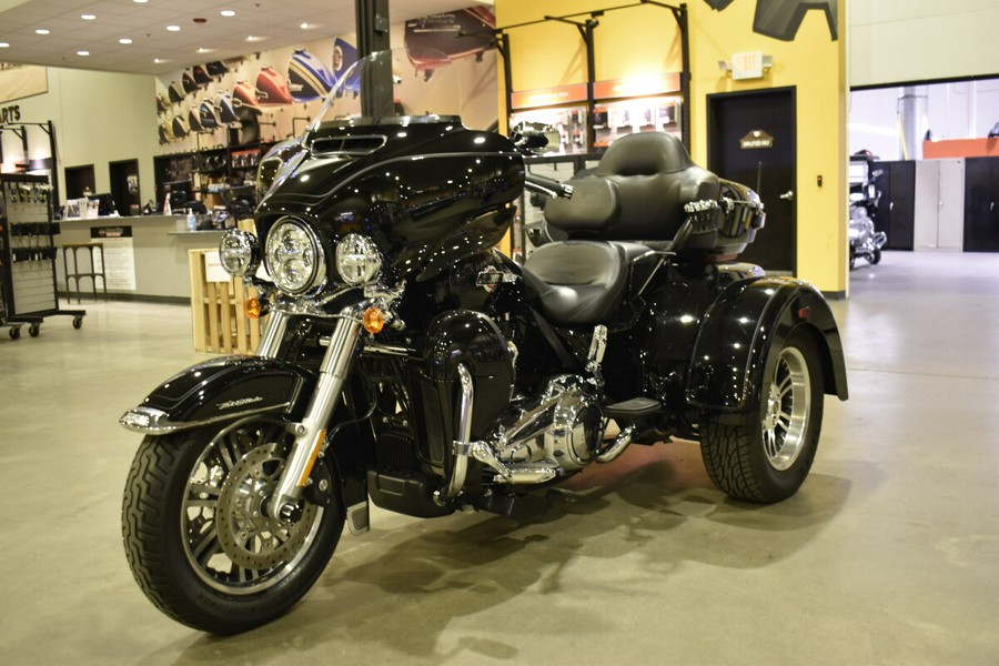 2022 Harley-Davidson Tri Glide Ultra FLHTCUTG