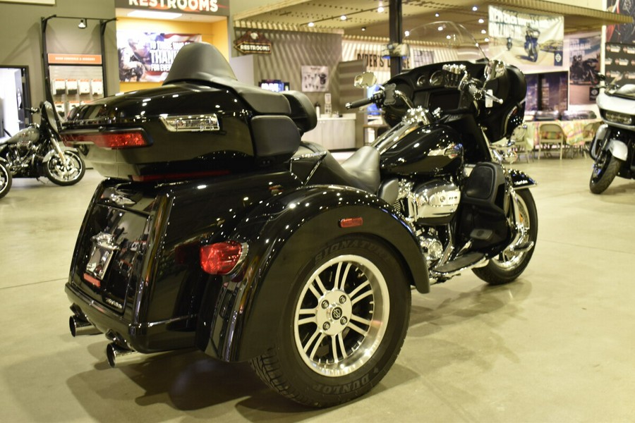 2022 Harley-Davidson Tri Glide Ultra FLHTCUTG