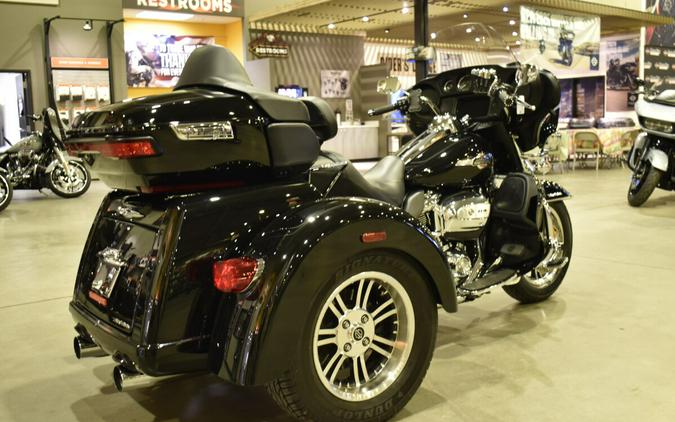 2022 Harley-Davidson Tri Glide Ultra Vivid Black