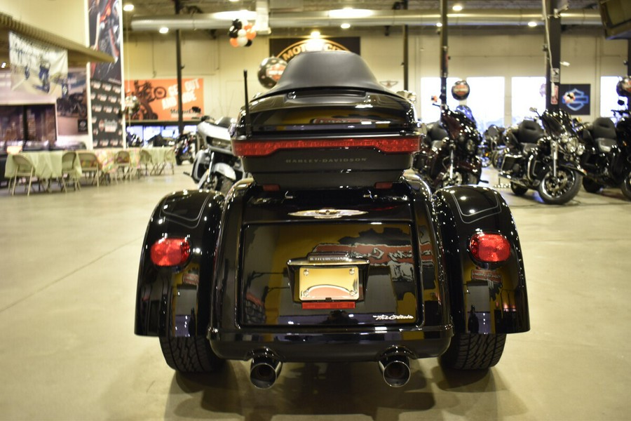 2022 Harley-Davidson Tri Glide Ultra FLHTCUTG
