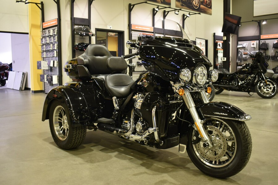 2022 Harley-Davidson Tri Glide Ultra FLHTCUTG