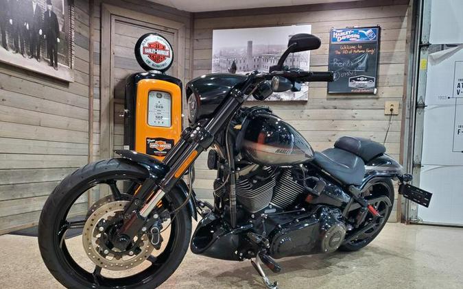 2017 Harley-Davidson® FXSE - CVO™ Pro Street Breakout®