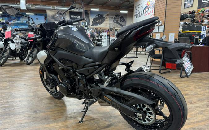 2025 Kawasaki Z900 ABS Metallic Spark Black/Metallic Carbon Gray