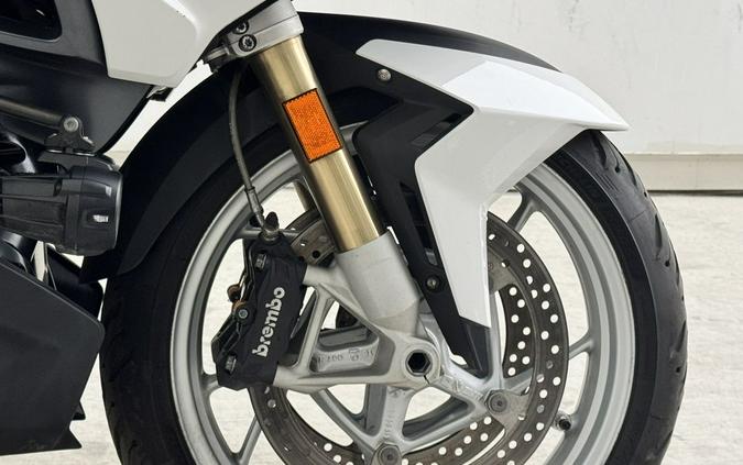 2022 BMW R 1250 RT Alpine White