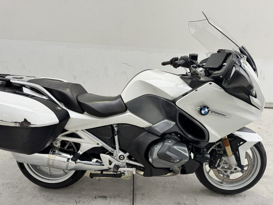 2022 BMW R 1250 RT Alpine White