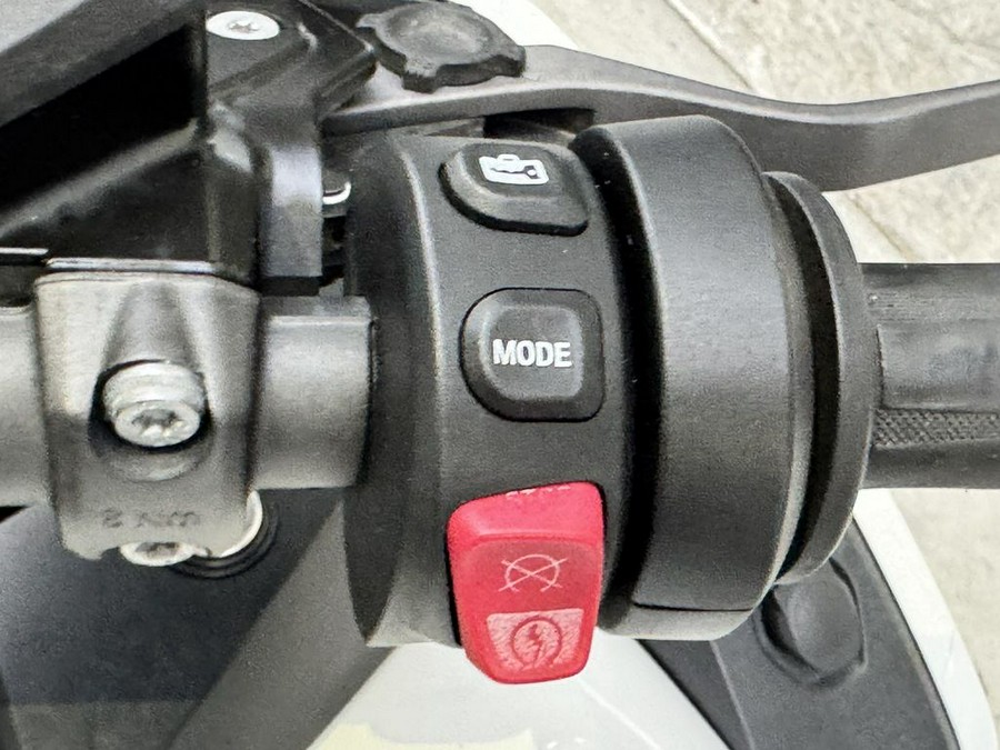 2022 BMW R 1250 RT Alpine White