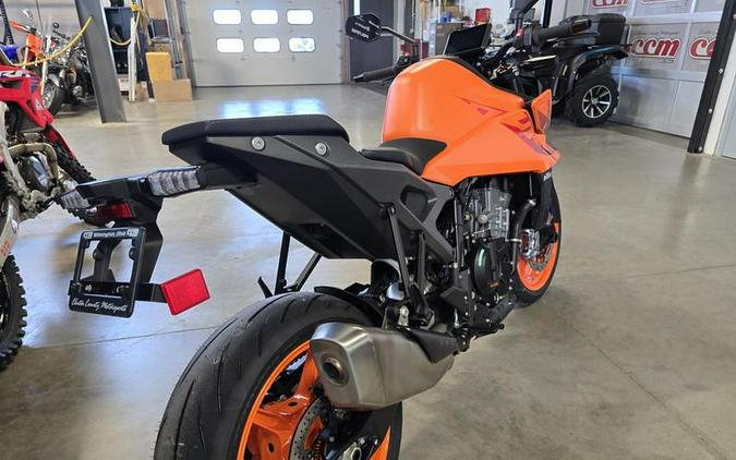 2024 KTM 990 Duke