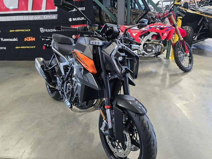 2024 KTM 990 Duke