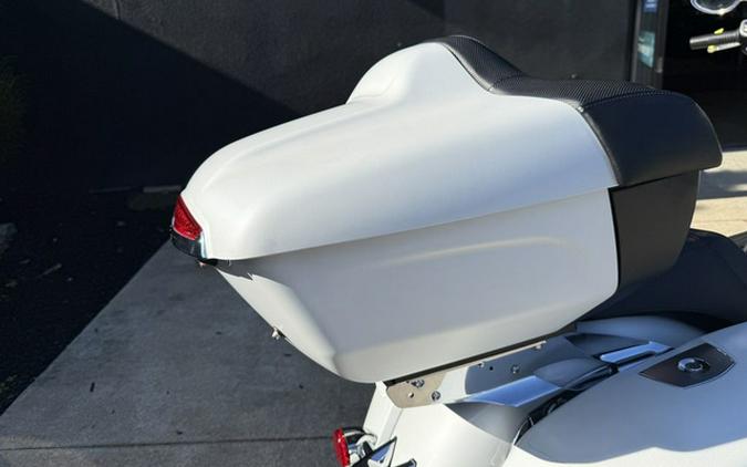2020 Indian Roadmaster Dark Horse White Smoke