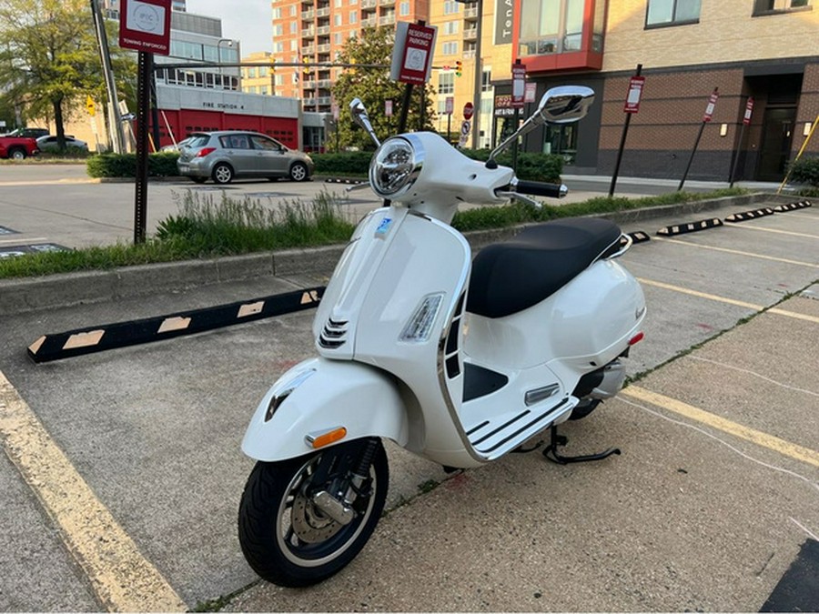 2024 Vespa GTS 300 SUPER