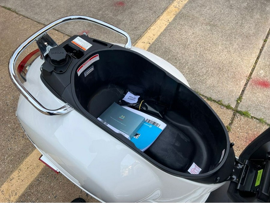 2024 Vespa GTS 300 SUPER