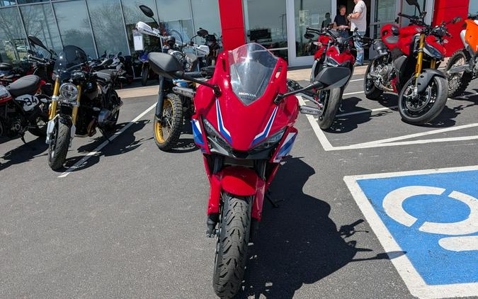 2025 Honda CBR500R Grand Prix Red