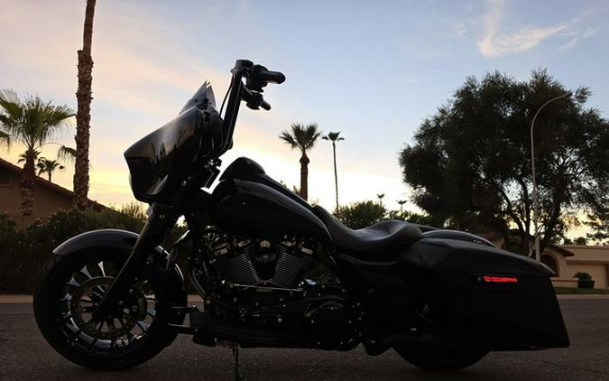 2018 Harley-Davidson FLHXS - Street Glide Special