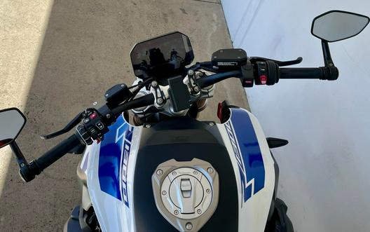 2026 BMW R1300R