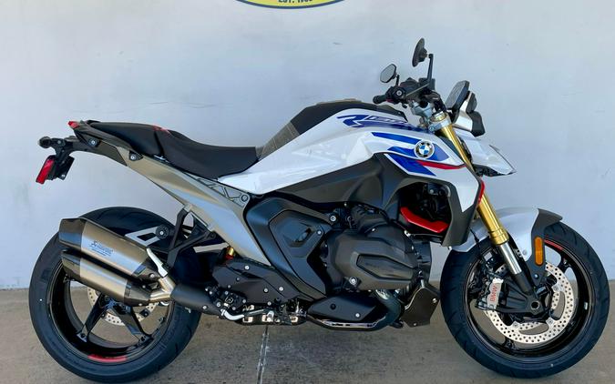2026 BMW R1300R