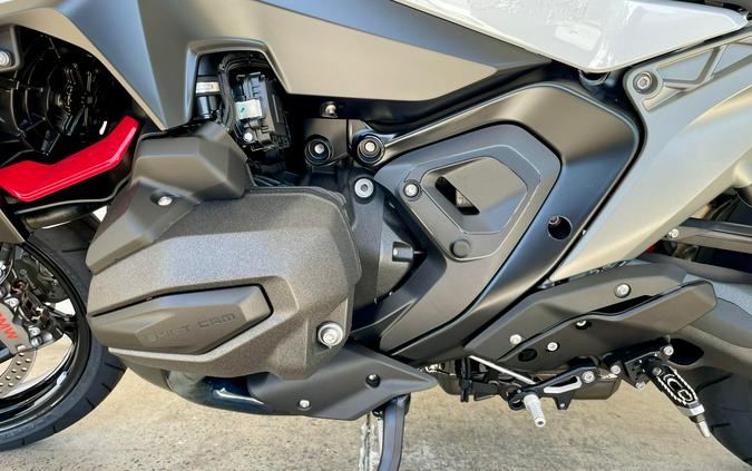 2026 BMW R1300R