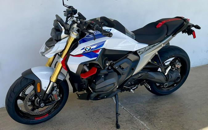 2026 BMW R1300R