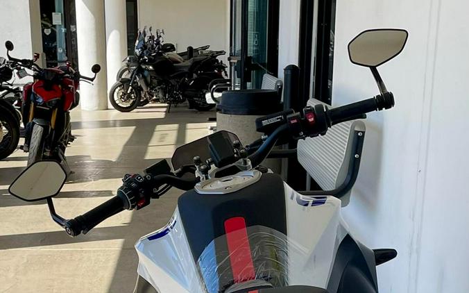 2026 BMW R1300R