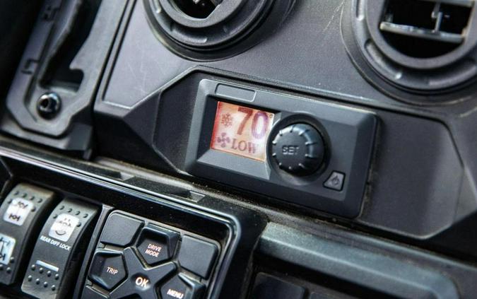 2022 Can-Am Defender 6X6 Limited