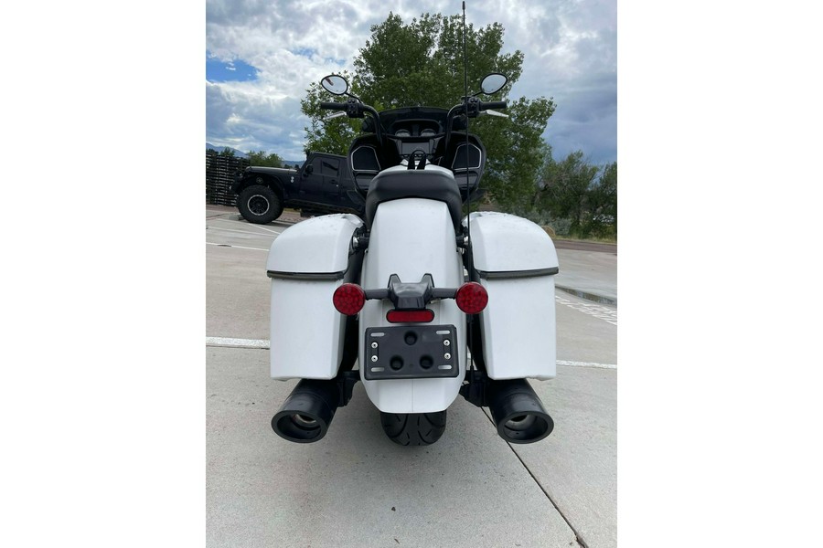 2021 Indian Motorcycle CHALLENGER DARK HORSE, WHITE SMK, 49ST Dark Horse®