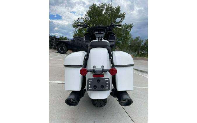 2021 Indian Motorcycle CHALLENGER DARK HORSE, WHITE SMK, 49ST Dark Horse®